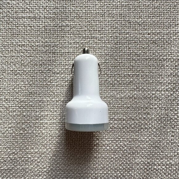 White Dual USB Universal Adapter Car Charger - Picture 11 of 11